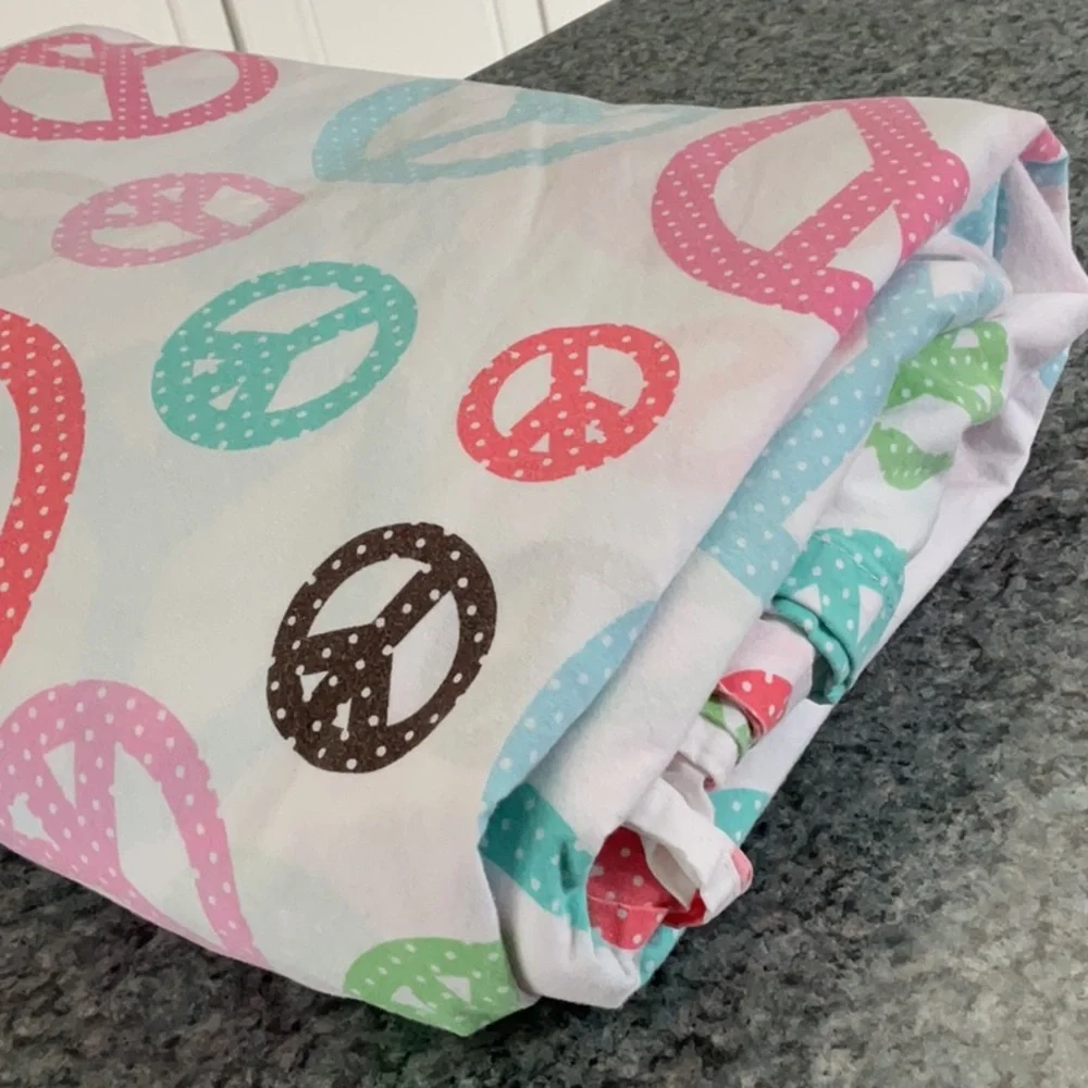 ✌🏼 Pottery Barn Teen Peace Sign Queen top flat sheet 100% cotton